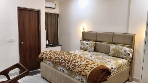 Studio Apartment with Balcony