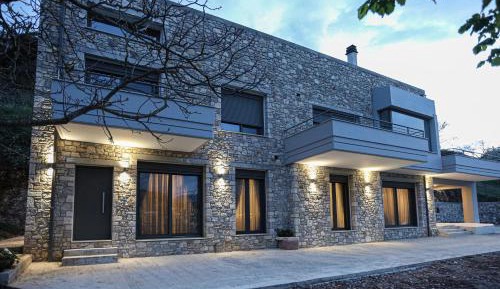 Deluxe One-Bedroom Apartment with Garden View