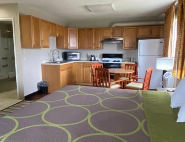 1 King Bed, Efficiency Room, Non-Smoking