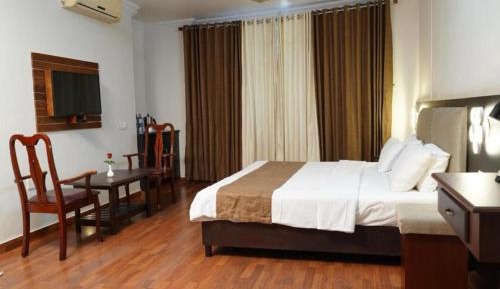 Deluxe Suite