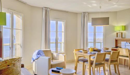 One-Bedroom Apartment (4 Adults) with Sea View