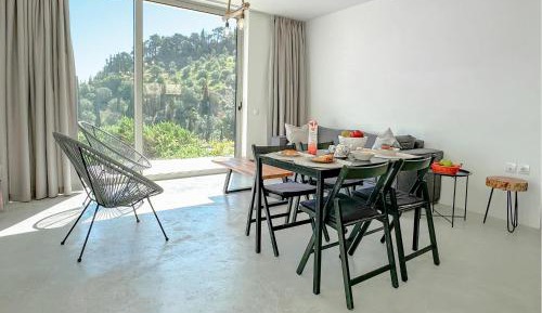 One-Bedroom Holiday Home