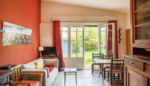 Superior One-Bedroom Apartment