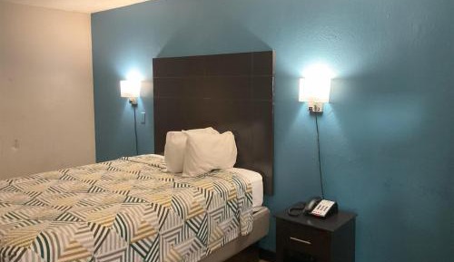 Queen Room - Disability Access - Non-Smoking
