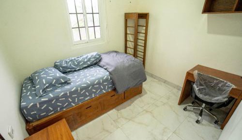 Single Room with Shared Shower and Toilet