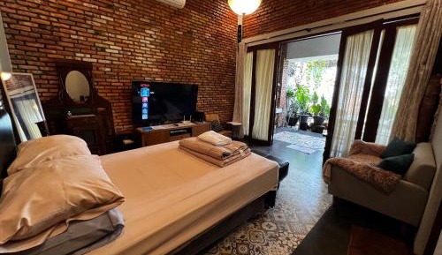 Double Room with Private Bathroom