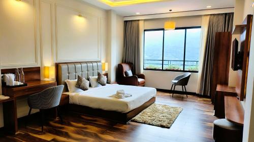 Suite with Mountain View