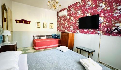 One-Bedroom Apartment with Pool View