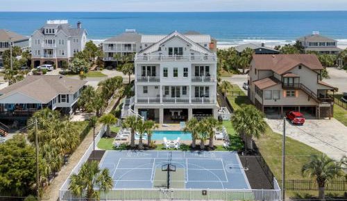 Nine-Bedroom Holiday Home