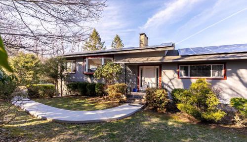 Three-Bedroom Holiday Home 