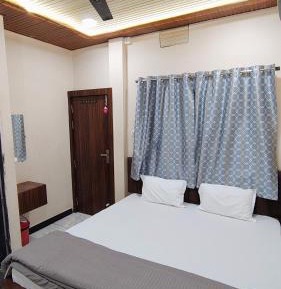 Deluxe Double Room with Extra Bed