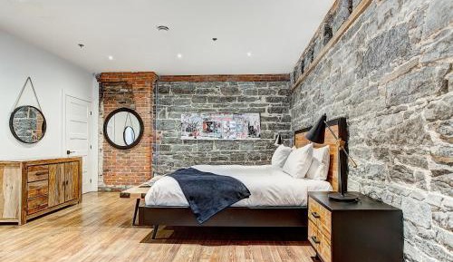 Signature King Studio (No Parking)