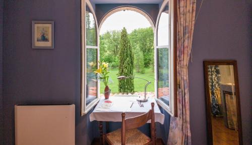 Deluxe Room (2 Adults + 1 Child)