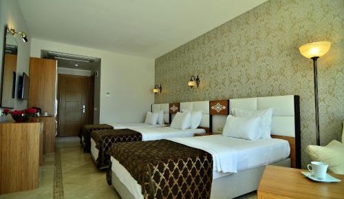 Standard Triple Room with Sea View
