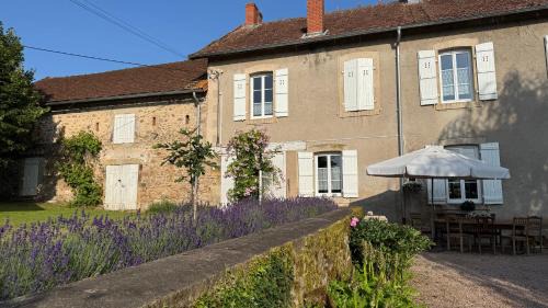 Two-Bedroom Apartment with Mountain View