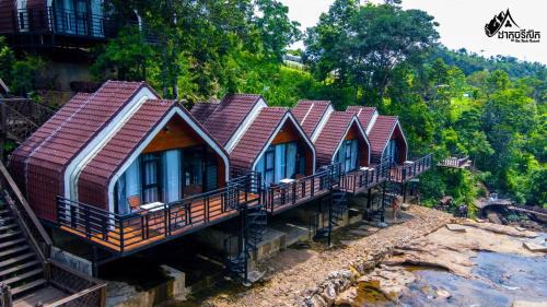 Bungalow - Water Front 