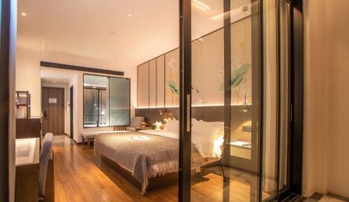 Deluxe Double Room with Bath