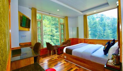Three-Bedroom Premium Apartment with Balcony