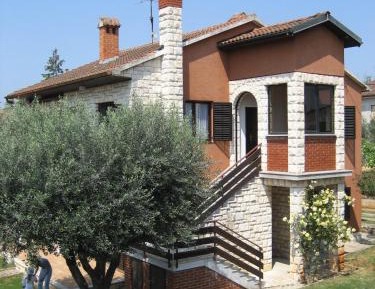 One-Bedroom Apartment with Garden