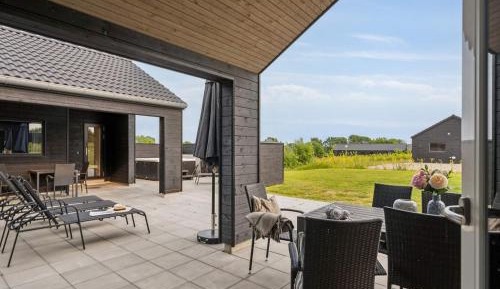 Seven-Bedroom Holiday Home