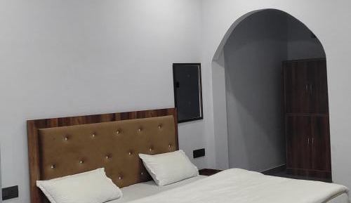 Deluxe Double Room (2 Adults + 1 Child)