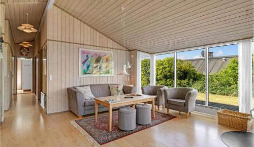 Four-Bedroom Holiday Home