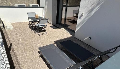 One-Bedroom Apartment with Garden View