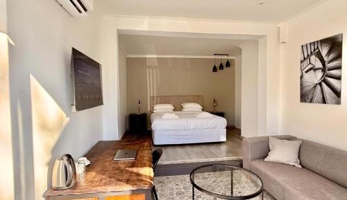 Business King Room