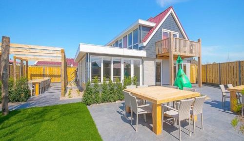 Eleven-Bedroom Holiday home