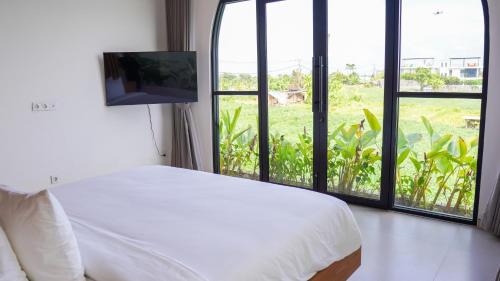 Deluxe Premier King Room with Shared Pool