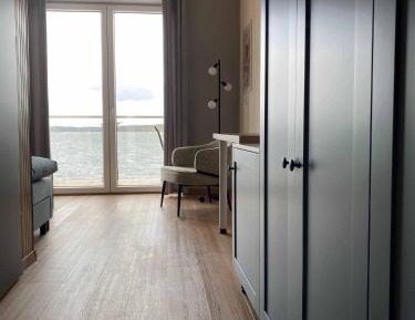 Apartment with Lake View