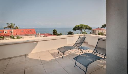 Deluxe Double Room with Balcony and Sea View
