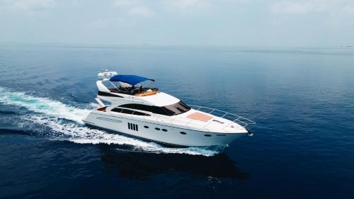 Sunset Suite with 1 night Yacht Experience