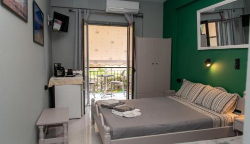 Studio with Garden View