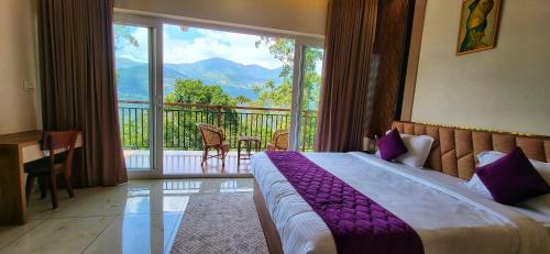 Deluxe Double or Twin Room with Mountain View