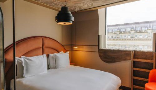 Circle Room Premium Cityview