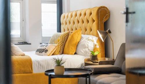 Three-Bedroom Apartment with Balcony