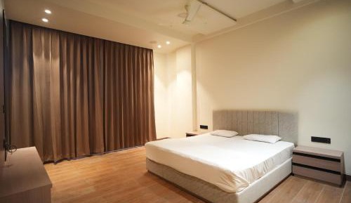 Deluxe Double Room (2 Adults + 1 Child)
