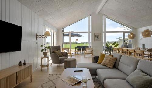 Five-Bedroom Holiday Home