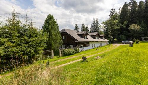 2-Bedroom Apartment with Garden View