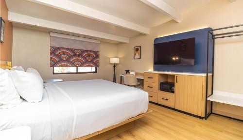 Queen Room - Mobility Access/Non-Smoking