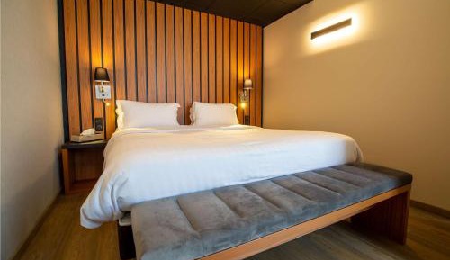 Queen Suite with Sofa Bed, Terrace and Free Spa Access - Non-Smoking