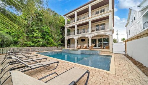 Nine-Bedroom Holiday Home