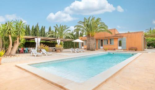 Villa with Garden View