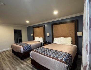 Queen Room with Two Queen Beds - Non-Smoking