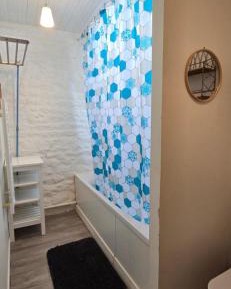 Cottage with Bath (4-5 Adults)