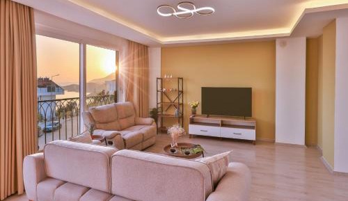 Two-Bedroom Apartment with Balcony and Sea View