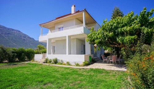 Four-Bedroom Holiday Home