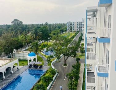 Apartment with Pool View 
