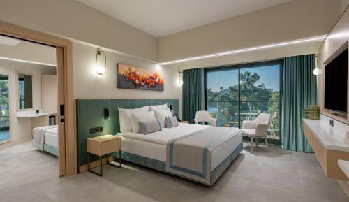 Deluxe Family Room